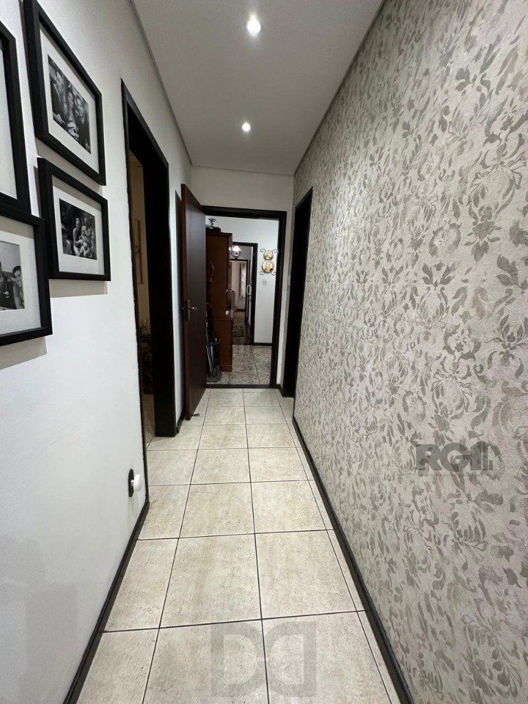 Vende-se ampla casa 3 quartos com hidro, 2 vagas, living com ladeira e salão de festas com churrasqueira - 260m² - Medianeira — foto 45