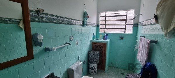 Vende-se ampla casa 6 quartos, 2 suítes, 5 vagas de garagem, churrasqueira e duas entradas individuais - 360m² - Chácara das Pedras — foto 17