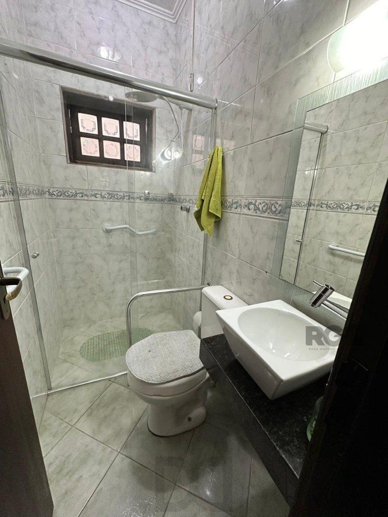 Vende-se ampla casa 3 quartos com hidro, 2 vagas, living com ladeira e salão de festas com churrasqueira - 260m² - Medianeira — foto 37