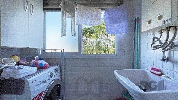Apartamento de 2 dormitórios, 1 suíte e 1 vaga de garagem coberta e escriturada no bairro Floresta — foto 9