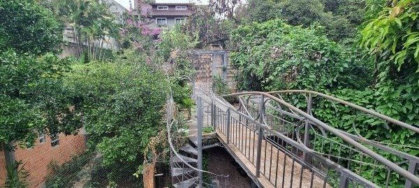 Vende-se ampla casa 6 quartos, 2 suítes, 5 vagas de garagem, churrasqueira e duas entradas individuais - 360m² - Chácara das Pedras — foto 8