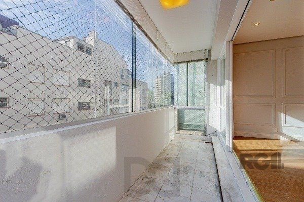 Vende-se luxuoso apartamento 3 quartos c/ suíte, dependência de empregada, gabinete, 2 vagas cobertas - 283m² - Moinhos de Vento — foto 9