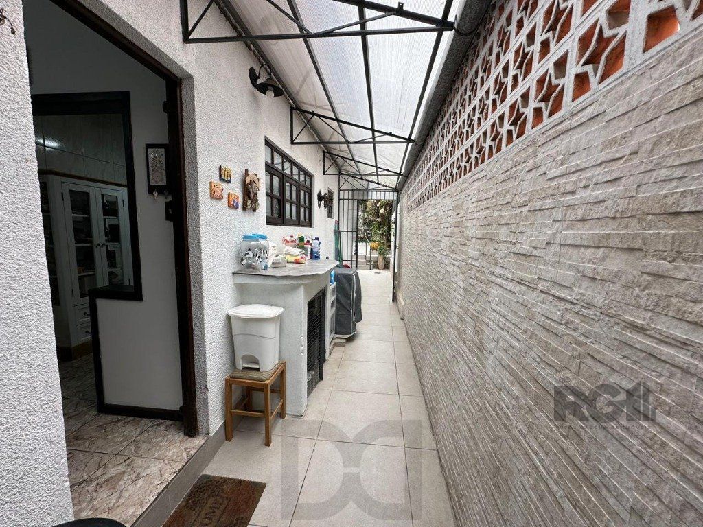Vende-se ampla casa 3 quartos com hidro, 2 vagas, living com ladeira e salão de festas com churrasqueira - 260m² - Medianeira — foto 23