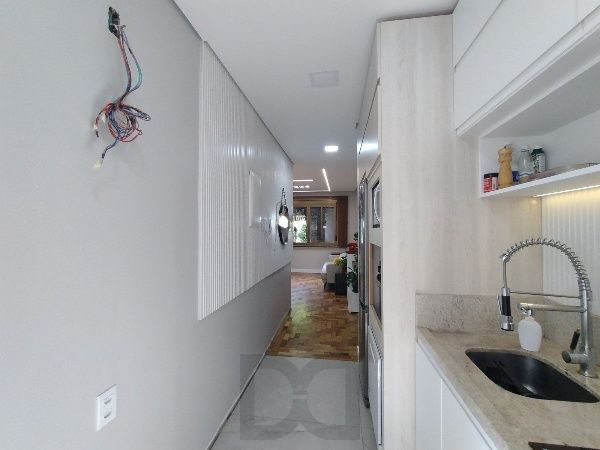 Vende-se apartamento reformado com 2 dormitórios (1 suíte) - 75 m² - Jardim Botânico — foto 7