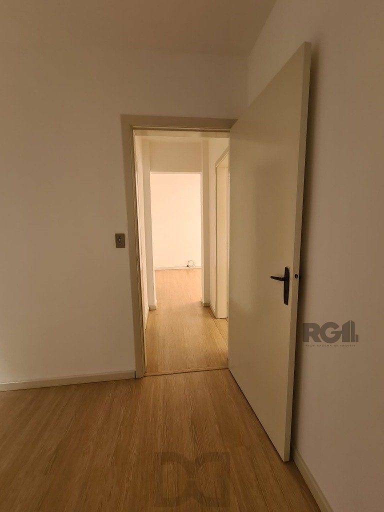 Vende-se apartamento 2 dorm 1 vaga desocupado - 60m² - Bairro Mont Serrat — foto 9