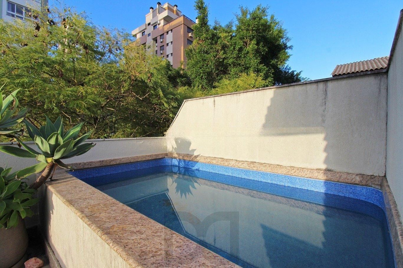 Bela cobertura 2 quartos com suíte e vaga coberta, sacada e piscina - 123m² - Bairro Petrópolis — foto 1