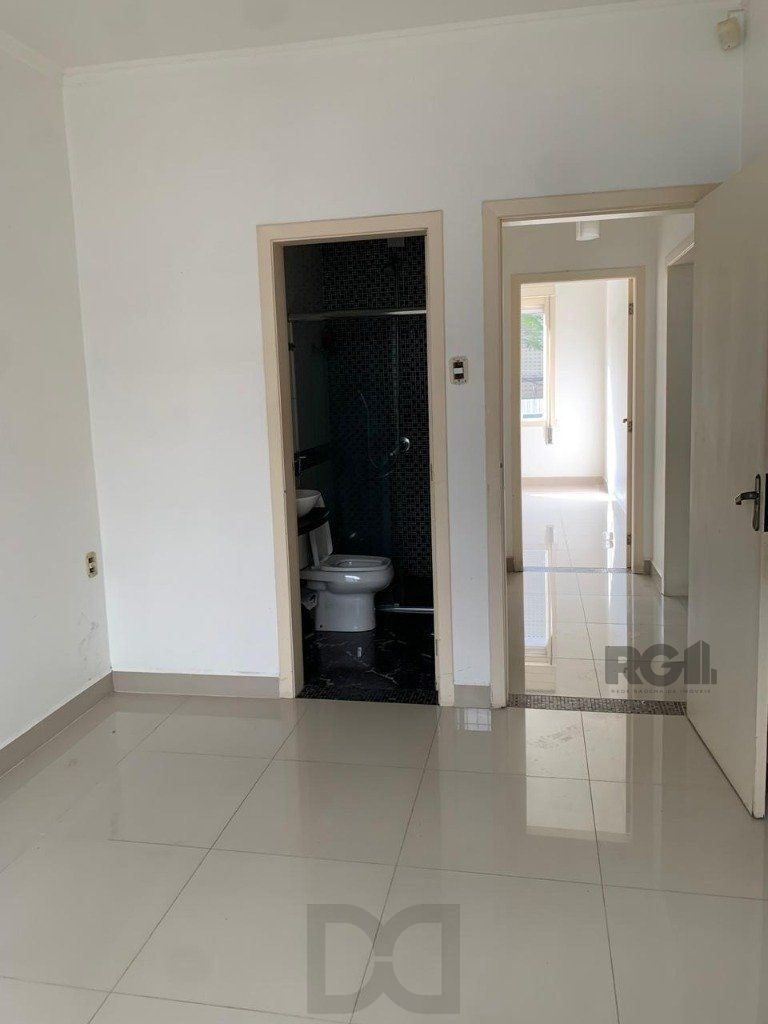 Vende-se belíssimo apartamento 3 suítes, de frente, próximo ao Parcão, reformado e com pátio - 194m² - Auxiliadora — foto 3