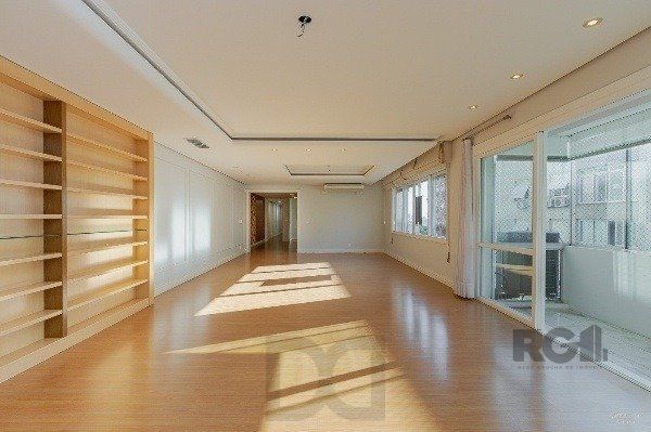 Vende-se luxuoso apartamento 3 quartos c/ suíte, dependência de empregada, gabinete, 2 vagas cobertas - 283m² - Moinhos de Vento — foto 4