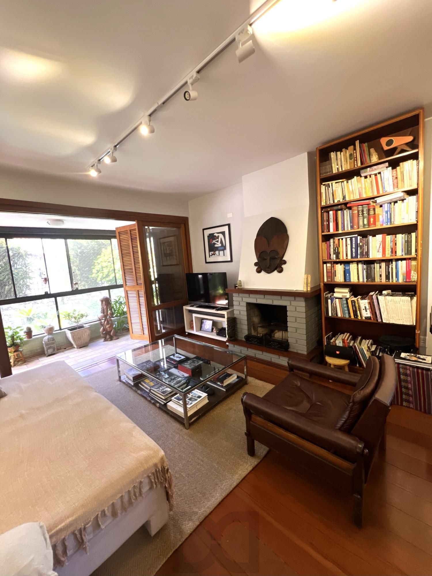 Apartamento com 3 dormitórios, sendo 1 suíte, lareira e 2 vagas no Menino Deus — foto 9