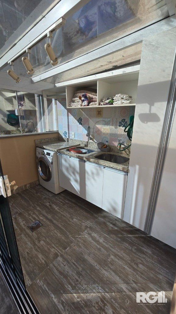 Casa em condomínio, com 3 dormitórios, sendo 1 suíte, 2 vagas, no bairro Pedra Redonda, em Porto Alegre, RS — foto 17