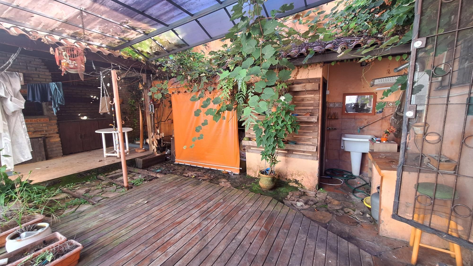 Comprar para reformar. Casa com 5 quartos no bairro Petrópolis! — foto 21