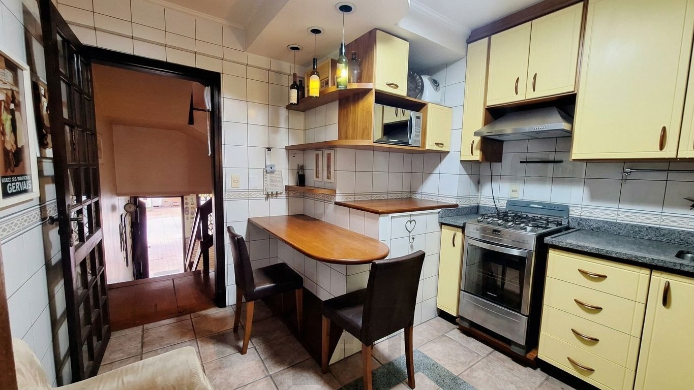 Casa em condomínio com 2 dormitórios, sótão e espaço com churrasqueira — foto 12