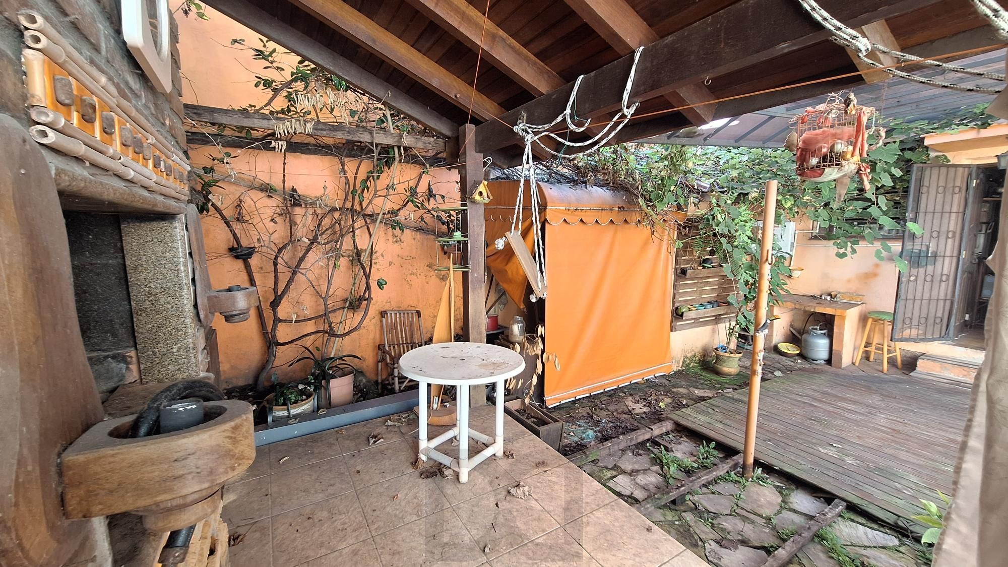Comprar para reformar. Casa com 5 quartos no bairro Petrópolis! — foto 20