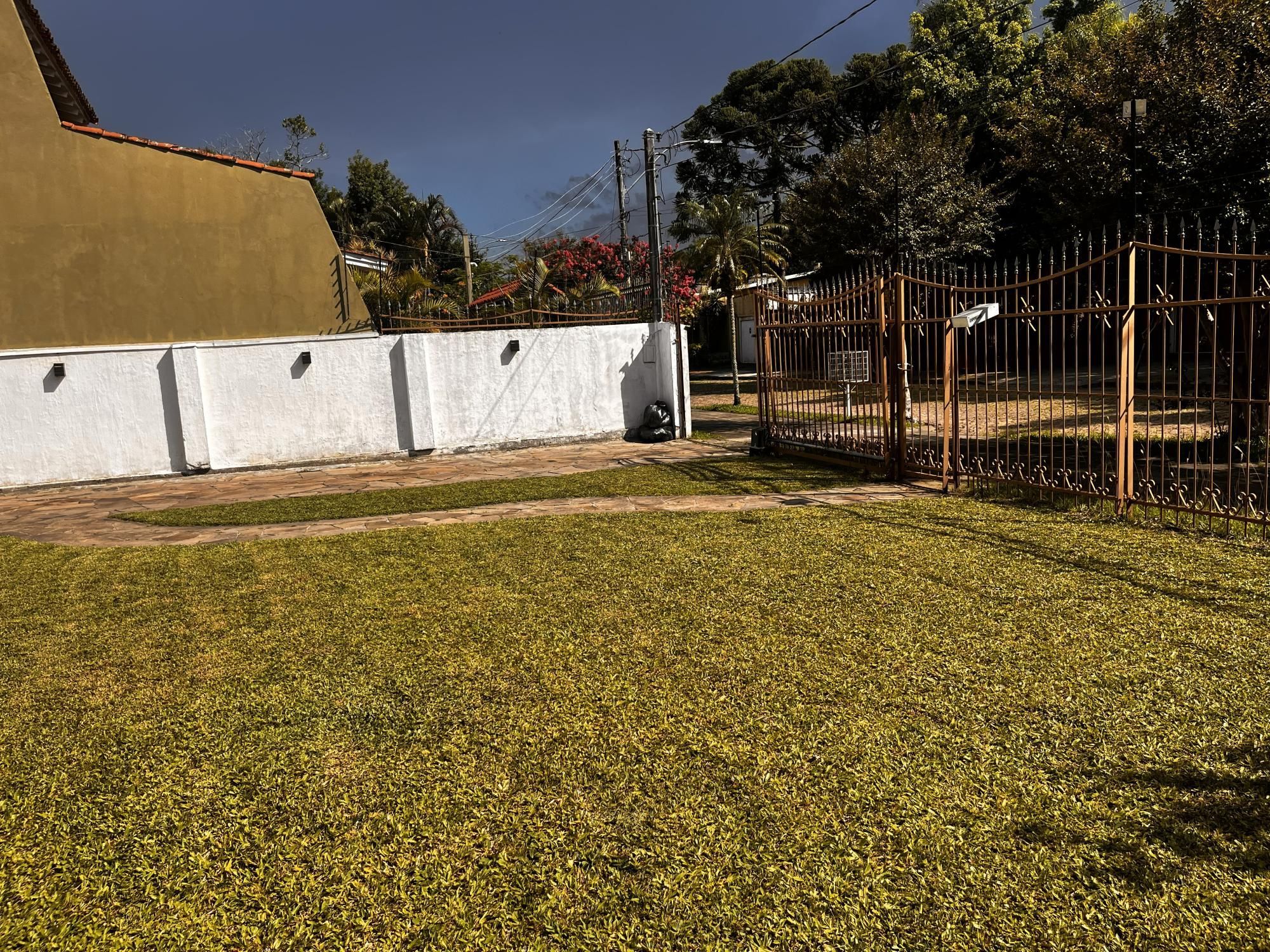 Casa térrea, com 2 dormitórios, 3 vagas, no bairro Ipanema, Porto Alegre, RS — foto 3