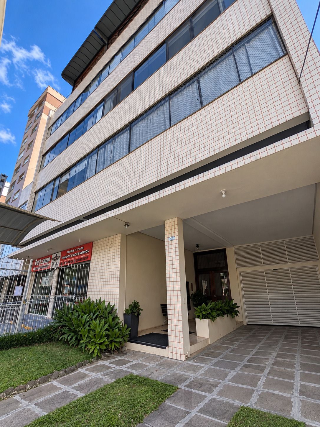 APARTAMENTO-EM-CONDOMÍNIO-ENXUTO