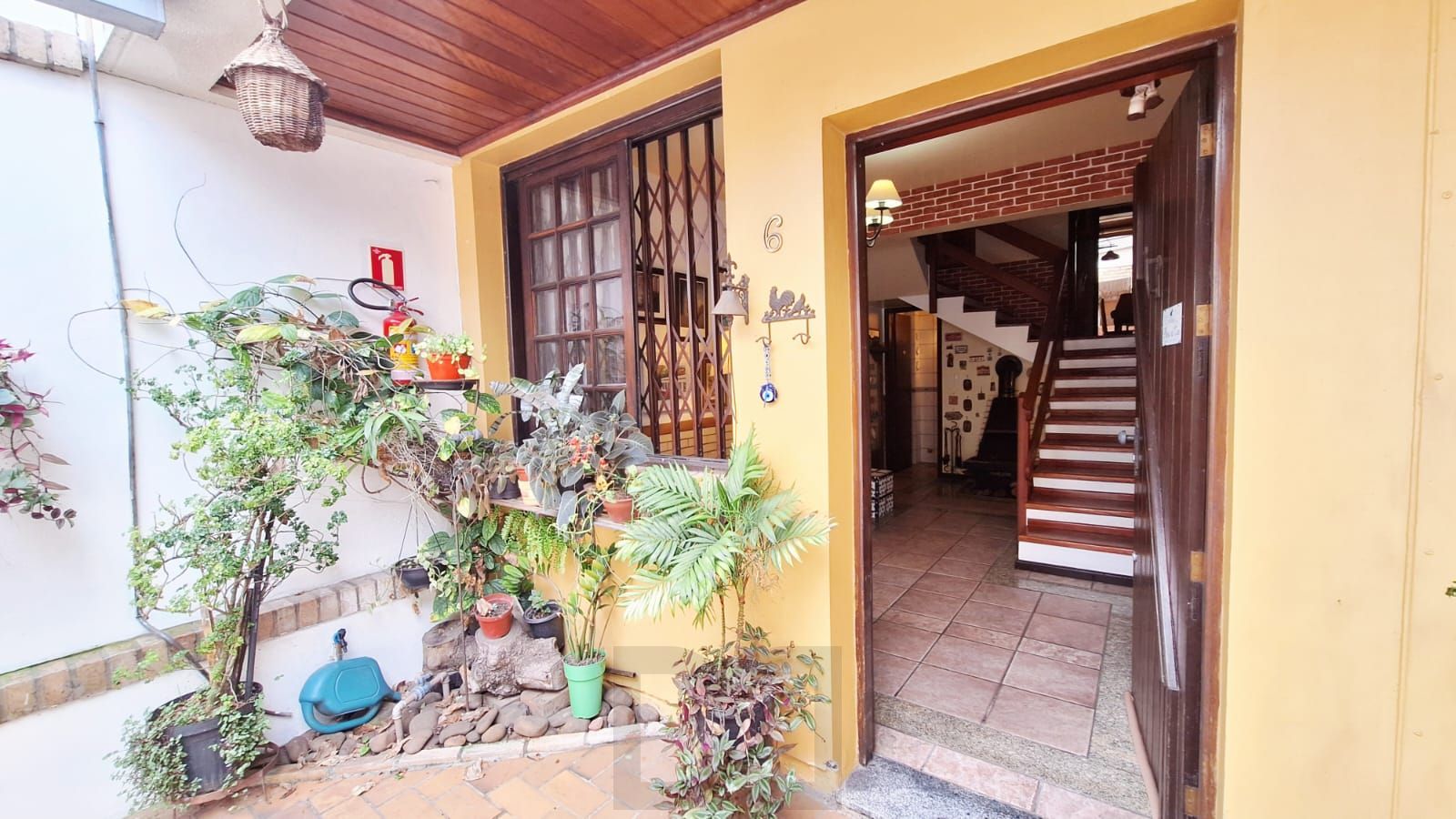 Casa em condomínio com 2 dormitórios, sótão e espaço com churrasqueira — foto 20