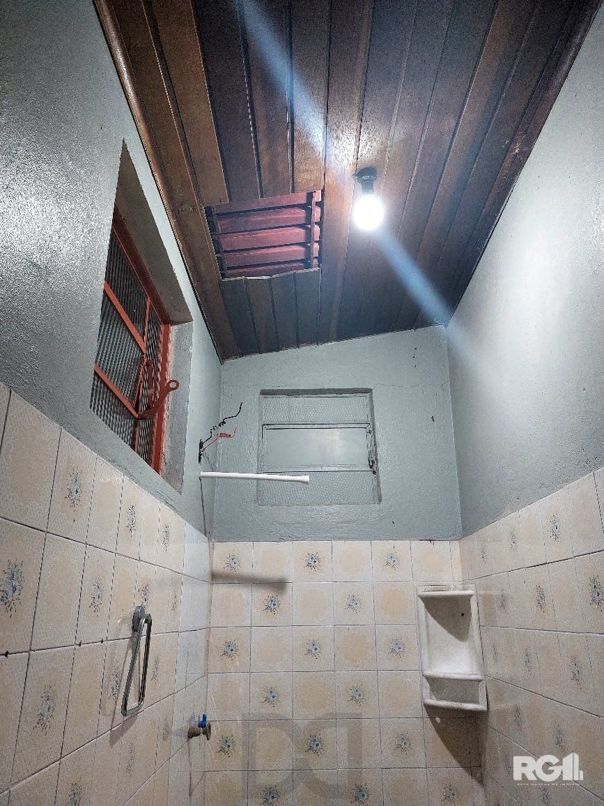 Casa com 3 dormitórios, sendo 1 suíte, 3 vagas, no bairro Nonoai, Porto Alegre, RS — foto 47