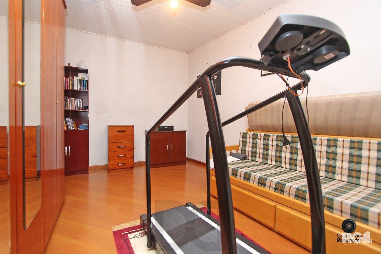 Casa com 3 dormitórios, sendo 1 suíte, com vaga para 2 carros, no bairro Medianeira, Porto Alegre, RS — foto 12