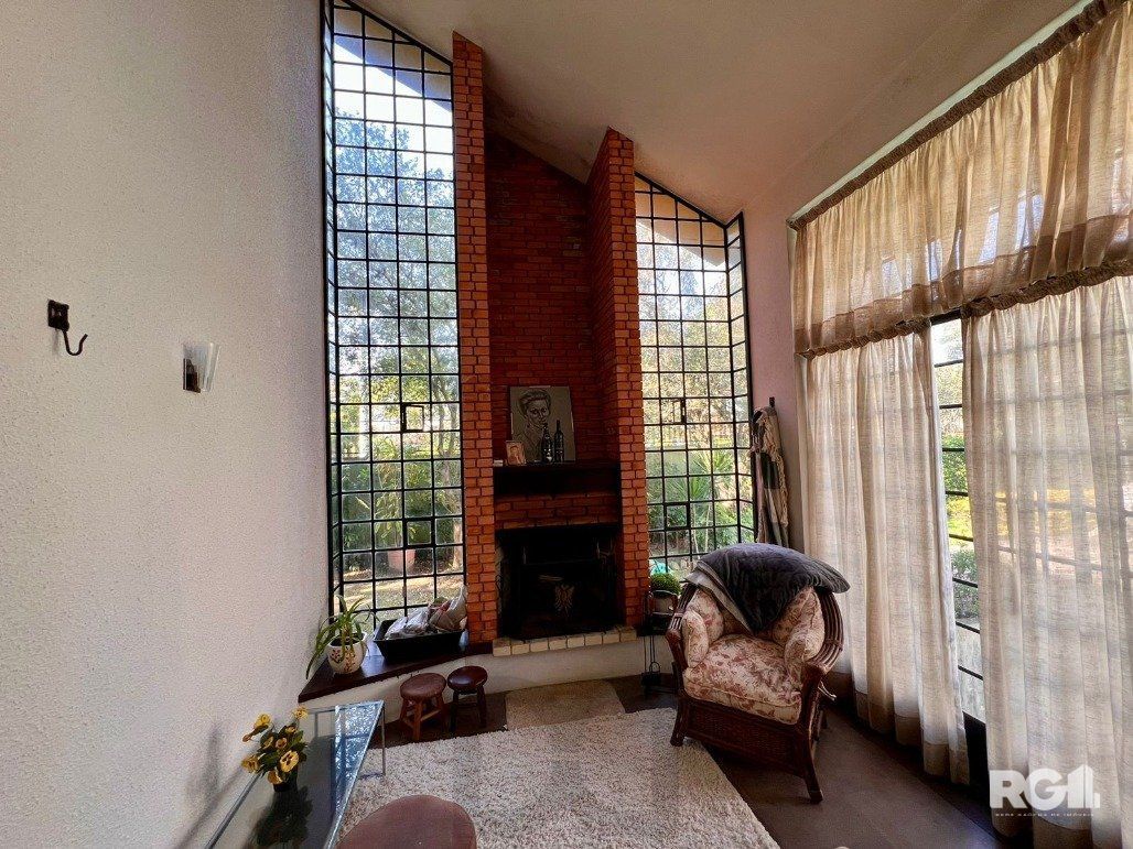 Casa térrea, com 3 dormitórios, sendo 2 suítes, 5 vagas, piscina, no bairro Ipanema, em Porto Alegre, RS — foto 8