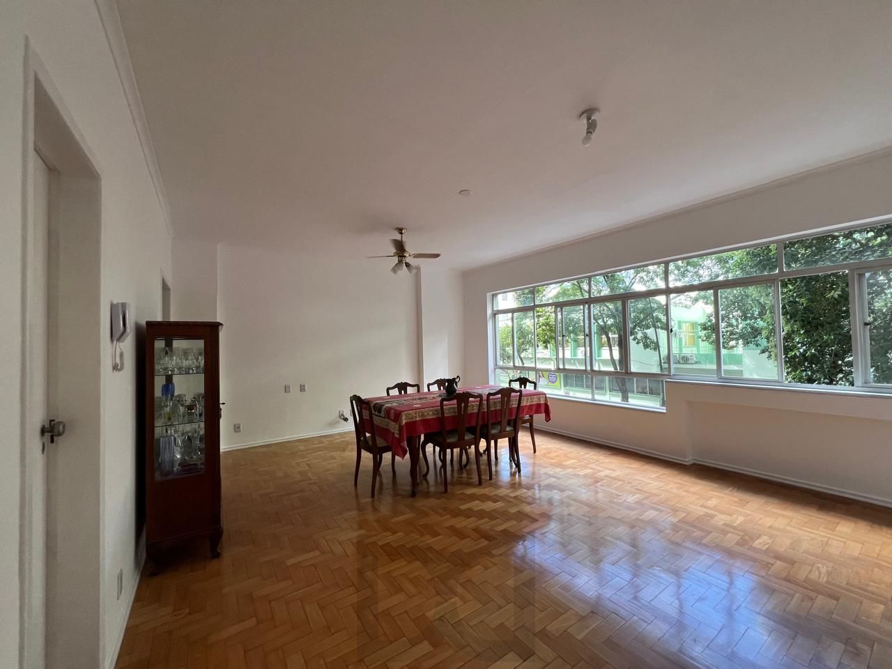 Apartamento amplo com 3 dormitórios,1 vaga, na Rua Duque de Caxias, Porto Alegre — foto 1