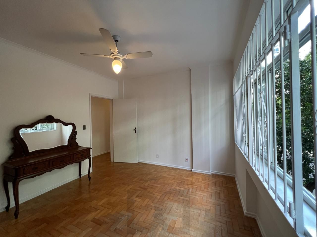 Apartamento amplo com 3 dormitórios,1 vaga, na Rua Duque de Caxias, Porto Alegre — foto 9