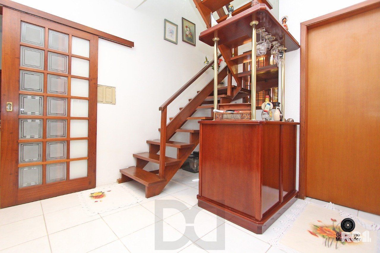Casa com 3 dormitórios, sendo 1 suíte, com vaga para 2 carros, no bairro Medianeira, Porto Alegre, RS — foto 8