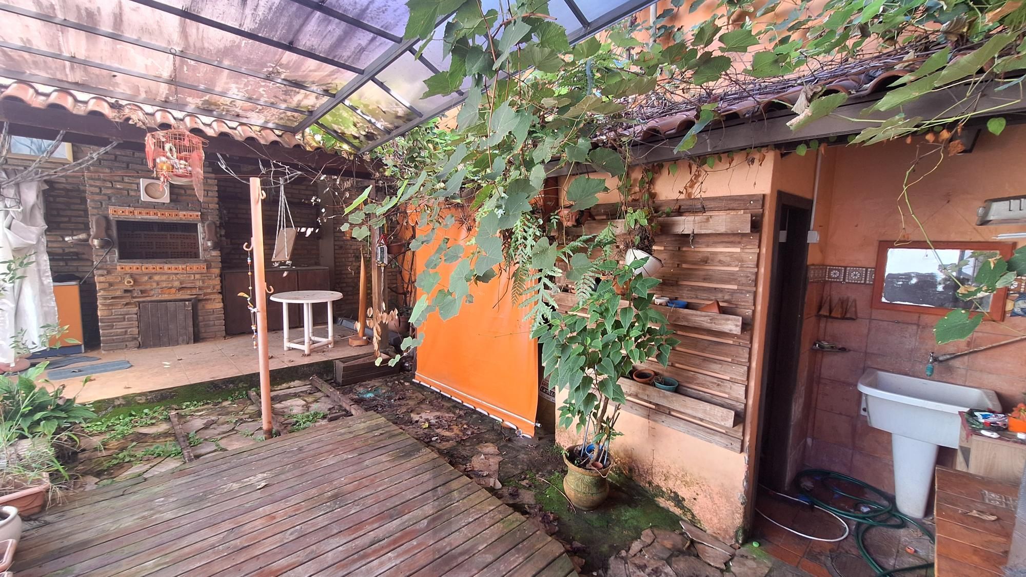 Comprar para reformar. Casa com 5 quartos no bairro Petrópolis! — foto 1