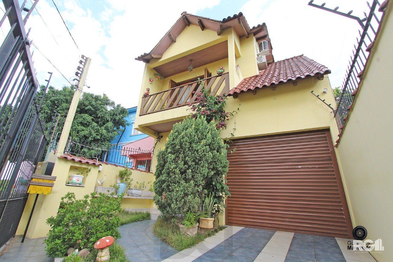 Casa com 3 dormitórios, sendo 1 suíte, com vaga para 2 carros, no bairro Medianeira, Porto Alegre, RS — foto 1