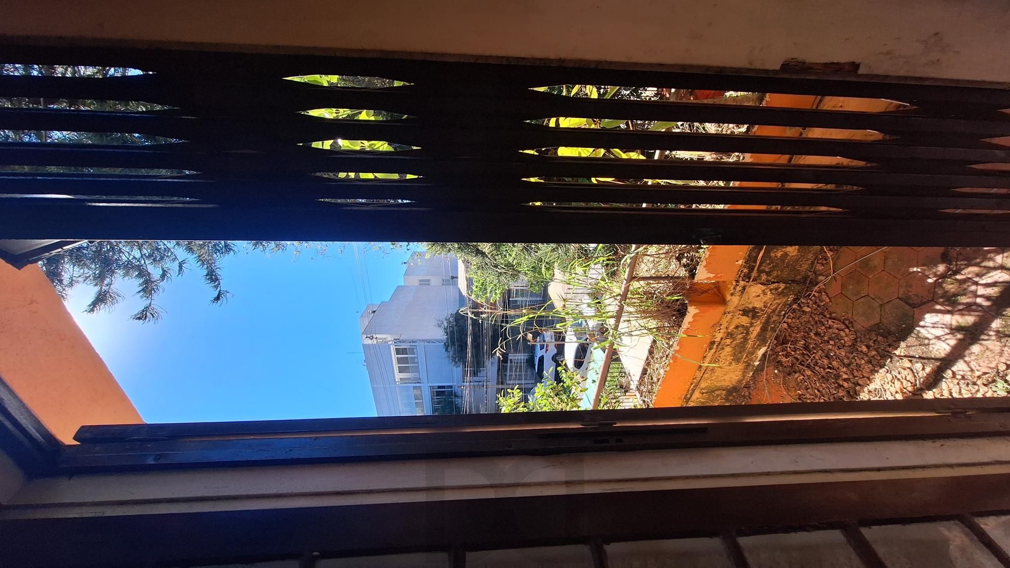 Comprar para reformar. Casa com 5 quartos no bairro Petrópolis! — foto 35