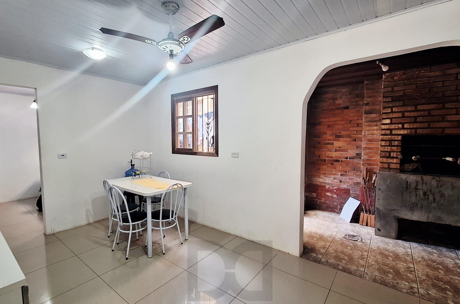Se você procura uma casa com pátio e churrasqueira para receber sua família e amigos , aqui é seu lugar! — foto 5