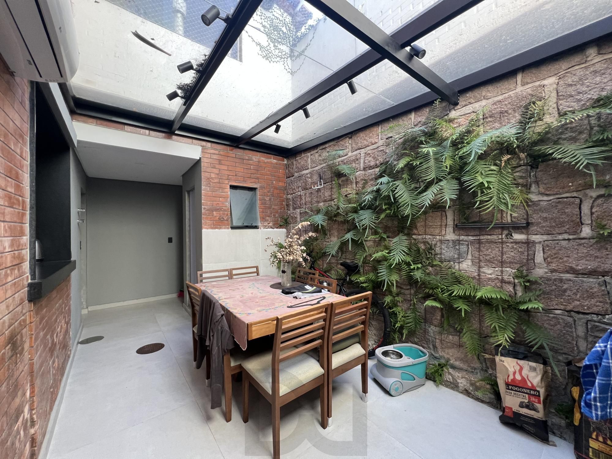 Apartamento Garden com 2 dormitórios, 1 vaga, no bairro Petrópolis, Porto Alegre — foto 1