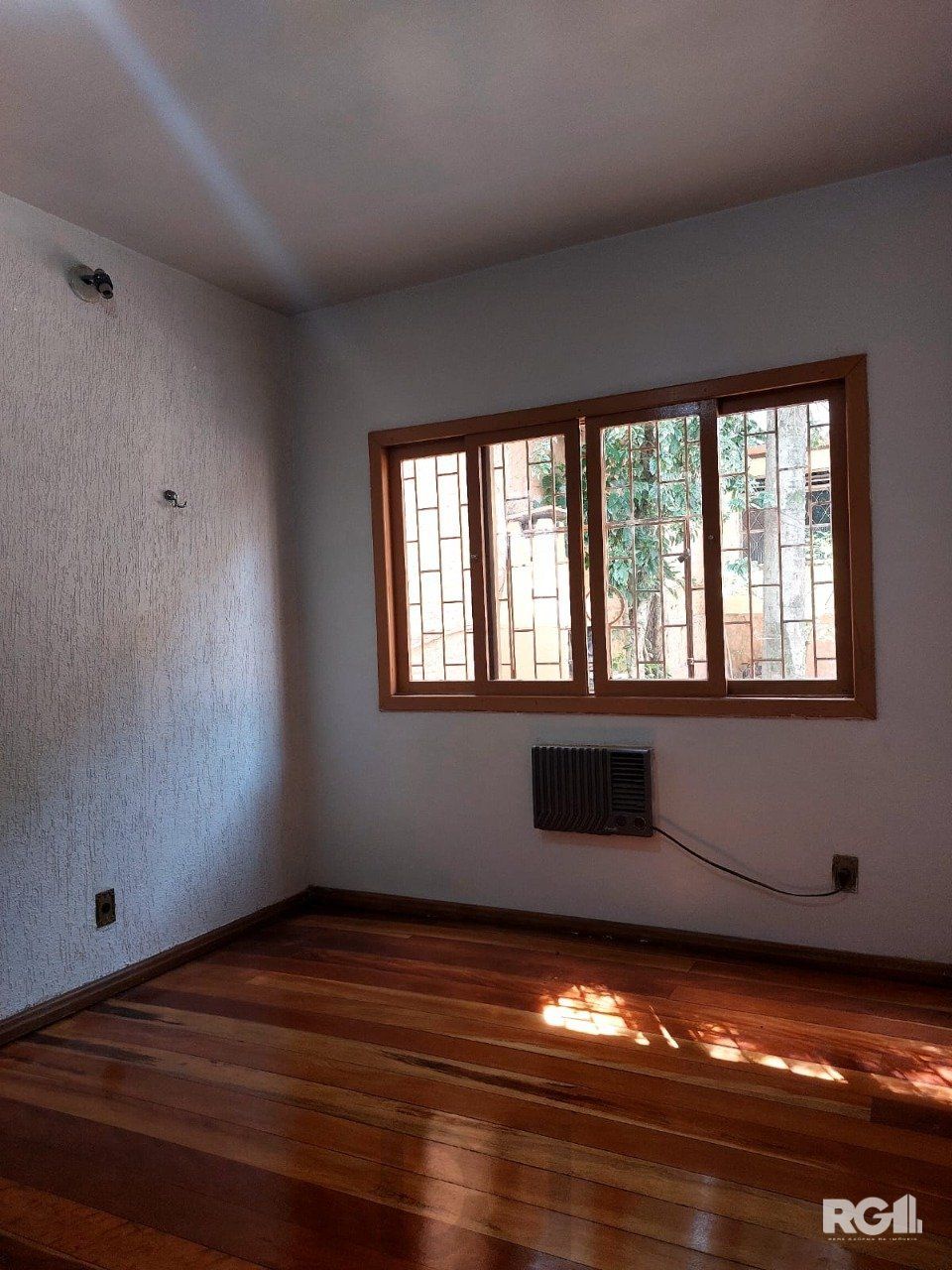 Casa com 3 dormitórios, sendo 1 suíte, 3 vagas, no bairro Nonoai, Porto Alegre, RS — foto 21