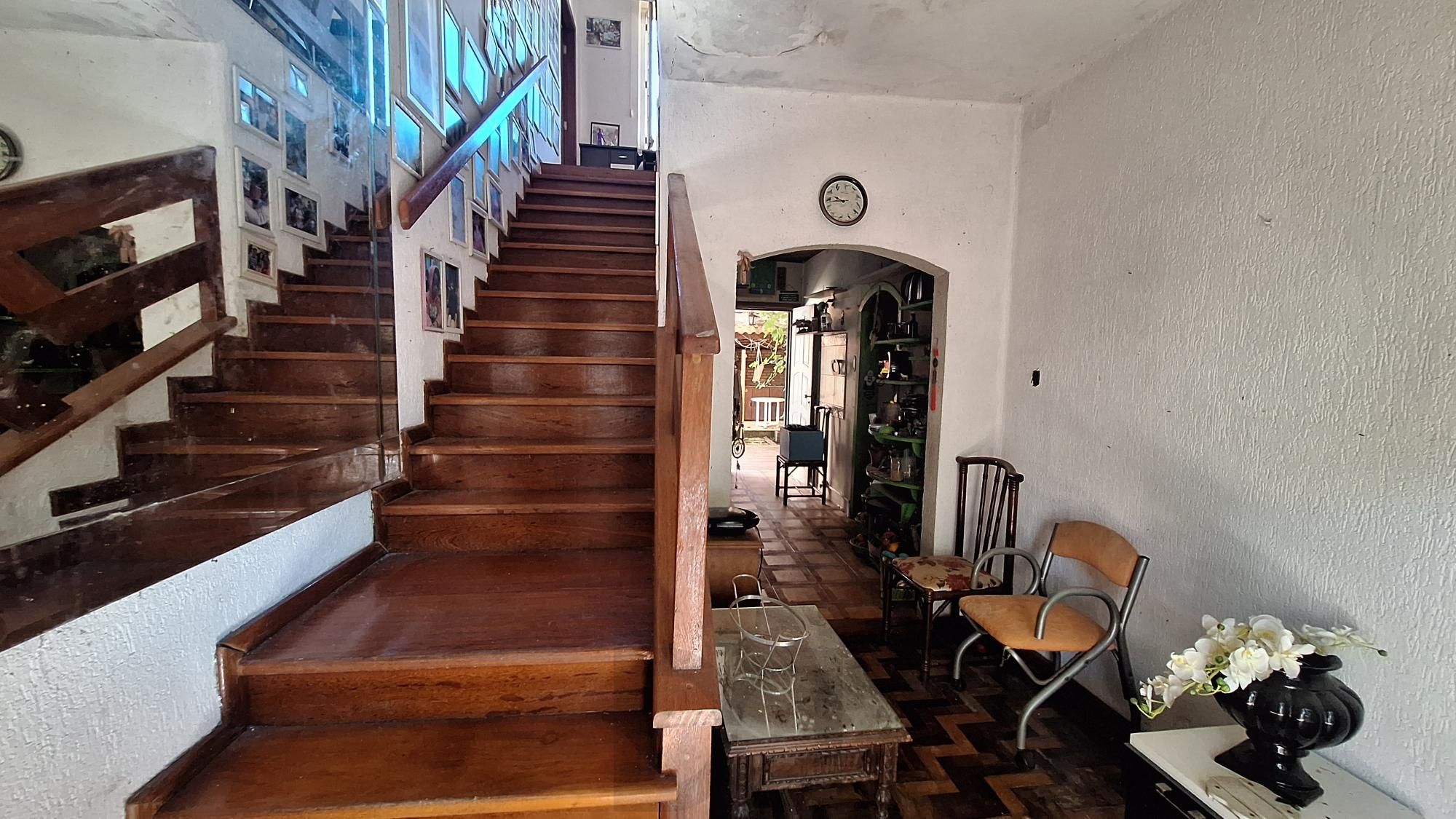 Comprar para reformar. Casa com 5 quartos no bairro Petrópolis! — foto 10