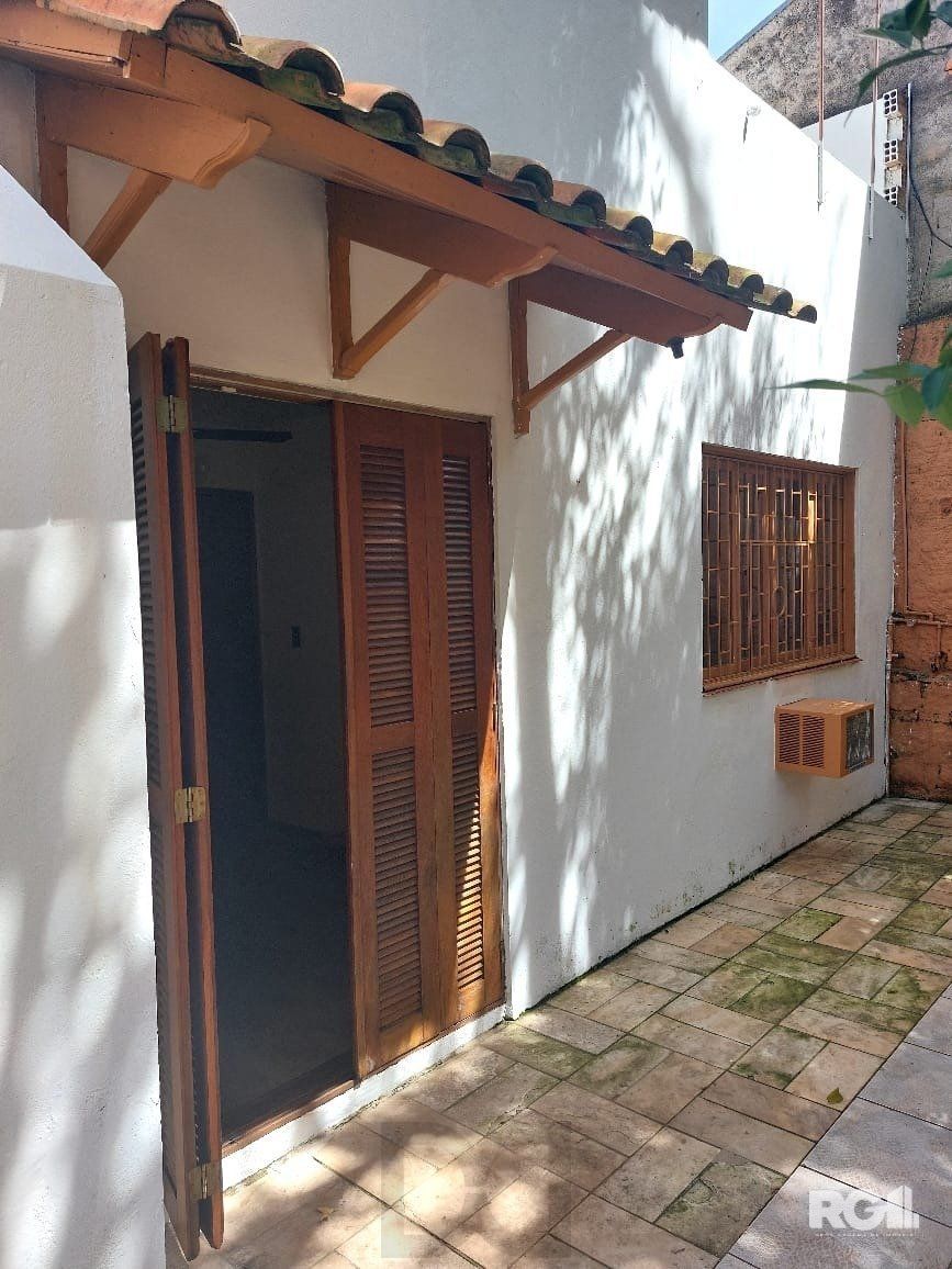 Casa com 3 dormitórios, sendo 1 suíte, 3 vagas, no bairro Nonoai, Porto Alegre, RS — foto 56