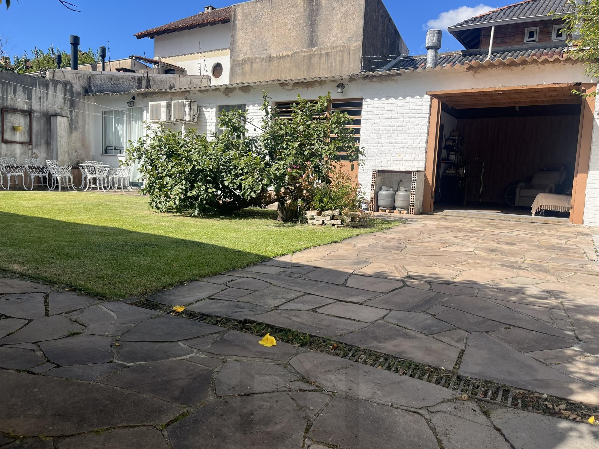 Casa térrea, com 2 dormitórios, 3 vagas, no bairro Ipanema, Porto Alegre, RS — foto 21