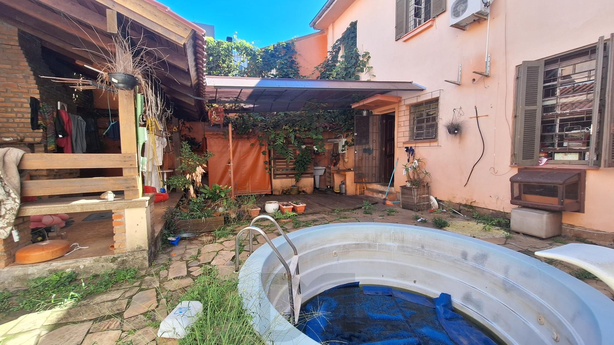 Comprar para reformar. Casa com 5 quartos no bairro Petrópolis! — foto 24