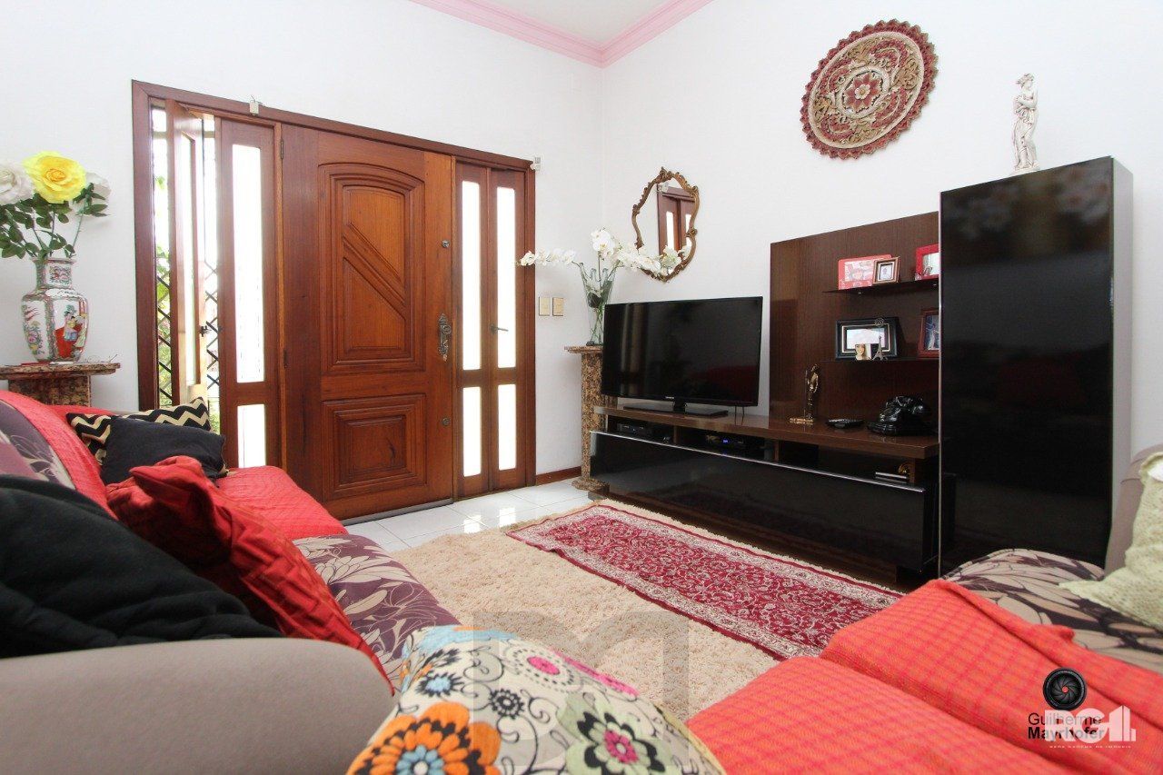 Casa com 3 dormitórios, sendo 1 suíte, com vaga para 2 carros, no bairro Medianeira, Porto Alegre, RS — foto 7