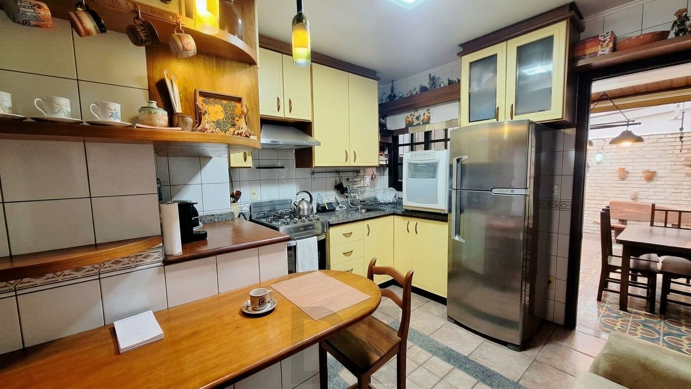Casa em condomínio com 2 dormitórios, sótão e espaço com churrasqueira — foto 5