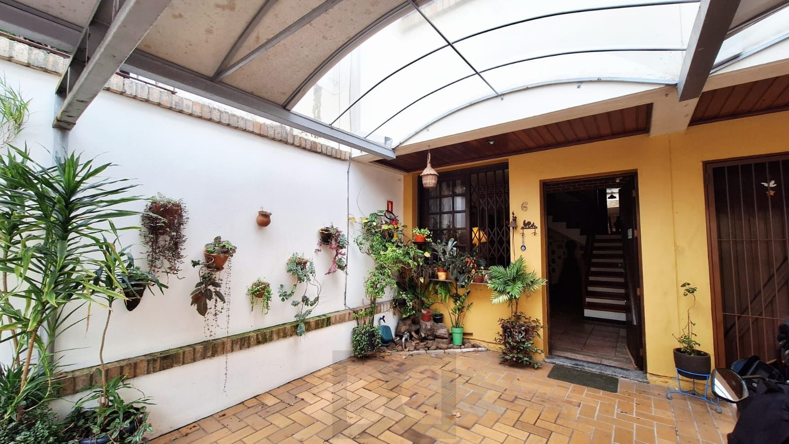 Casa em condomínio com 2 dormitórios, sótão e espaço com churrasqueira — foto 17