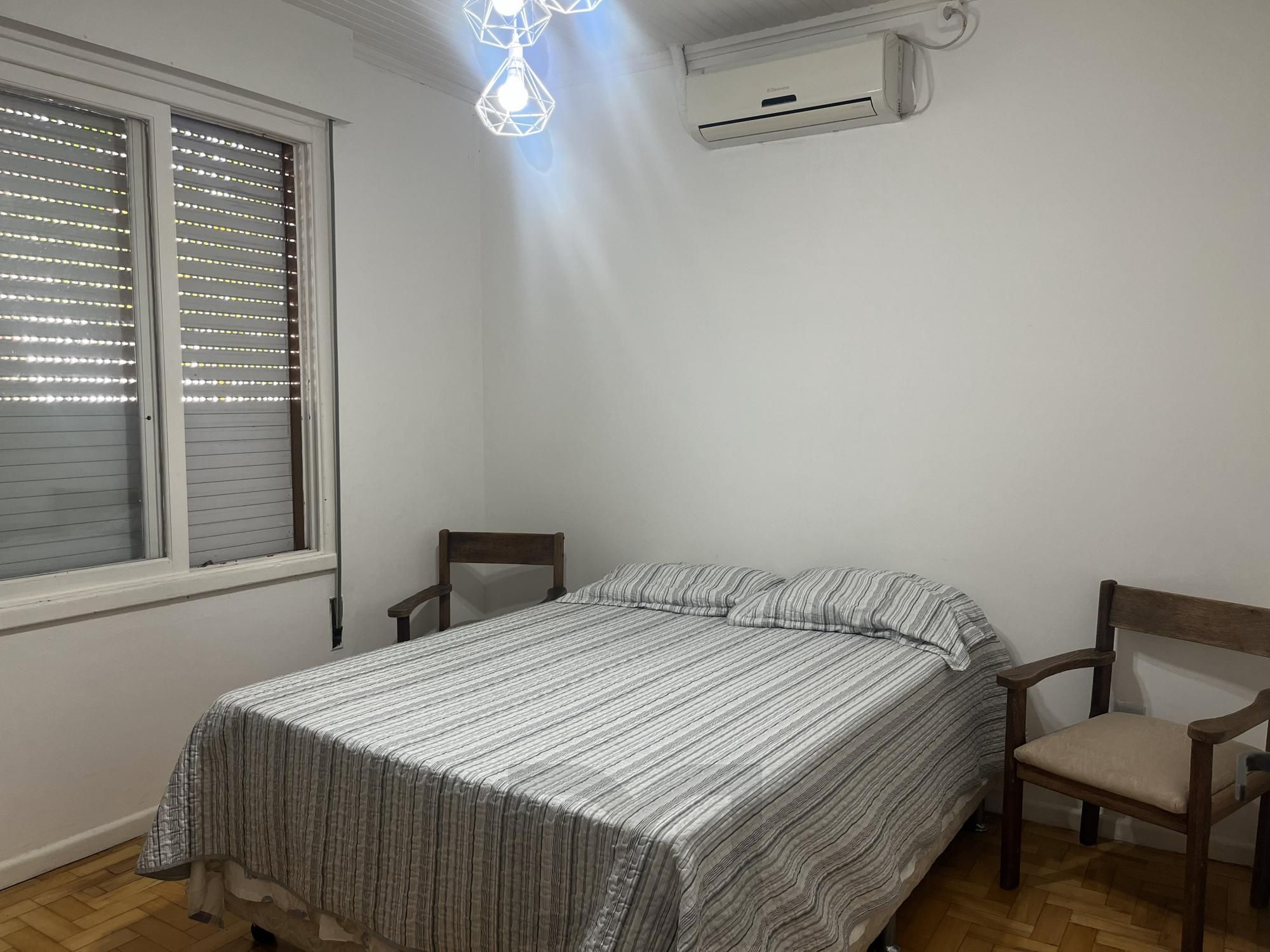 Casa térrea, com 2 dormitórios, 3 vagas, no bairro Ipanema, Porto Alegre, RS — foto 11