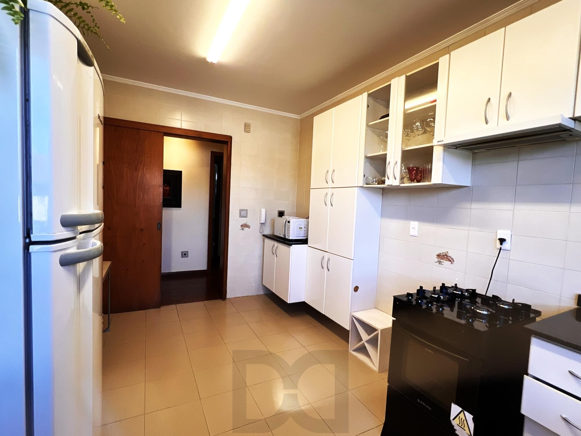 Apartamento com 3 dormitórios, sendo 1 suíte, lareira e 2 vagas no Menino Deus — foto 13