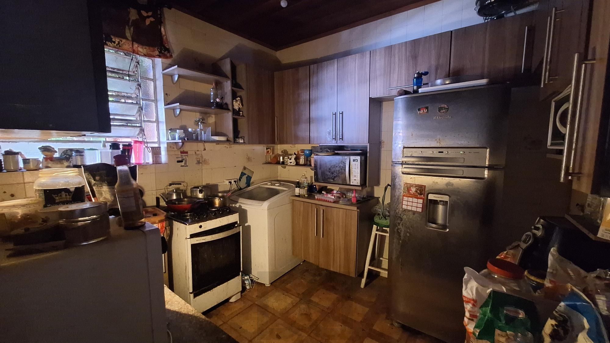Comprar para reformar. Casa com 5 quartos no bairro Petrópolis! — foto 11
