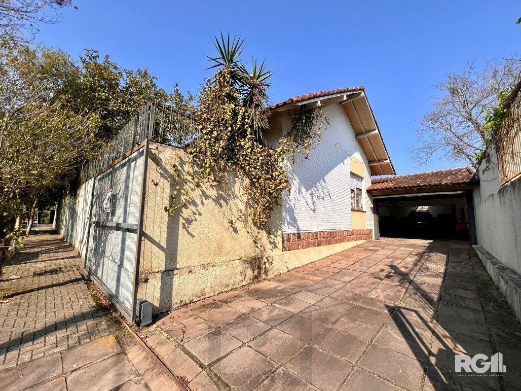 Casa térrea, com 3 dormitórios, sendo 2 suítes, 5 vagas, piscina, no bairro Ipanema, em Porto Alegre, RS — foto 15