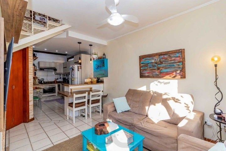 Casa de 3 dormitórios, em condomínio fechado na zona sul de Porto Alegre, com lareira, churrasqueira e vaga de garagem. — foto 3