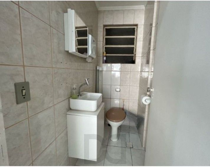 Sala desocupada c/vista p/ o Guaíba - bairro Centro — foto 4