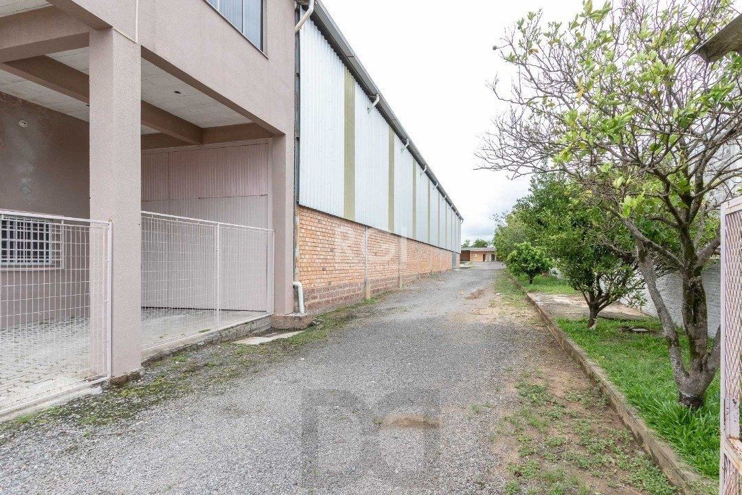 Pavilhão com área construída de cerca de 900m² — foto 26