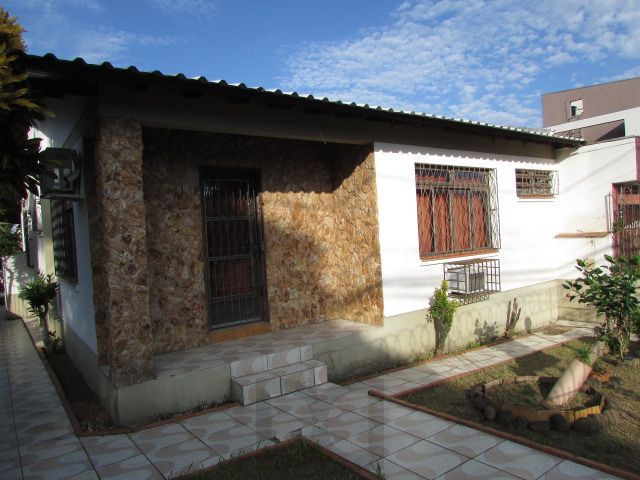 Casa térrea, com 3 dormitórios, 1 suíte, no bairro Nonoai. — foto 1