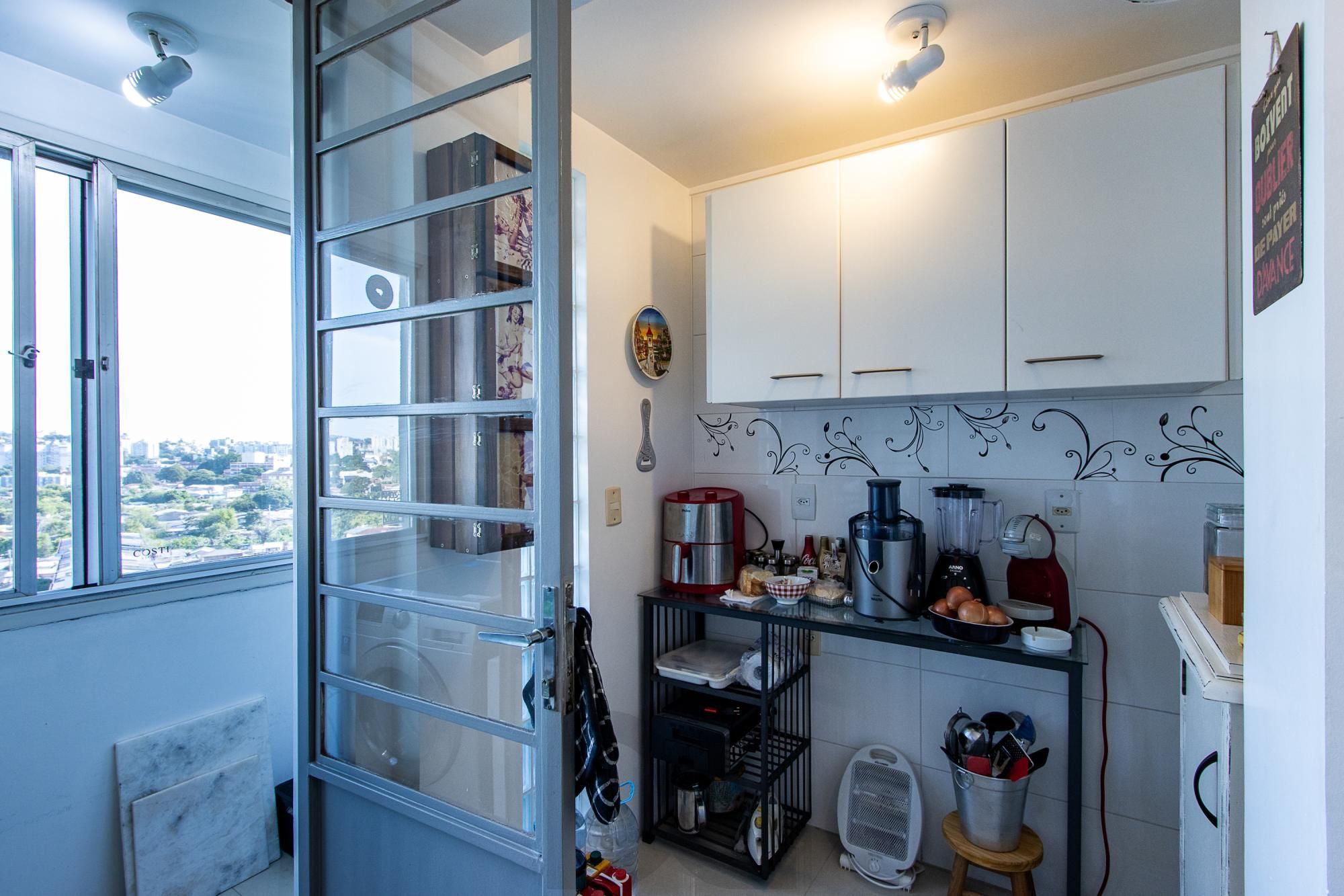 Lindo apartamento locado, mobiliado, andar alto com vista para o Rio, 2 quartos - Bairro Cristal — foto 10