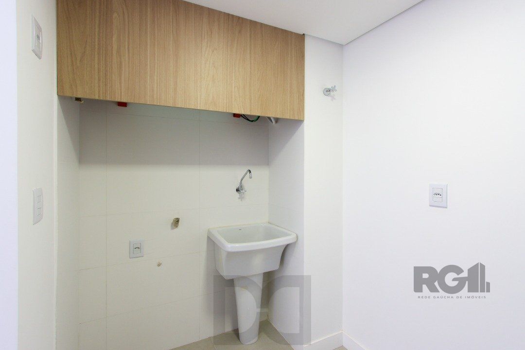 Apartamento em Porto Alegre no Bairro Petrópolis, de 2 quartos, semi mobiliado. — foto 12
