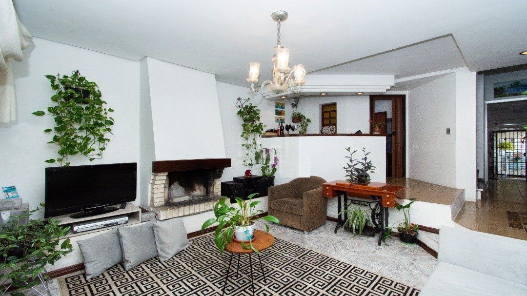 Casa para Venda - 238m², 3 dormitórios, sendo 1 suites, 3 vagas - Camaquã — foto 7